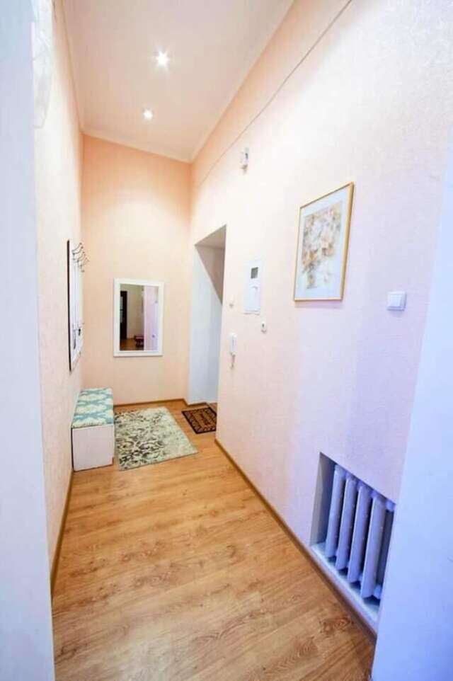 Апартаменты Apartment in Most Historic Upscale Neighborhood Киев-16